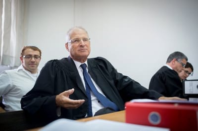 המקורב לנתניהו שנחקר- עורך דינו וקרוב משפחתו