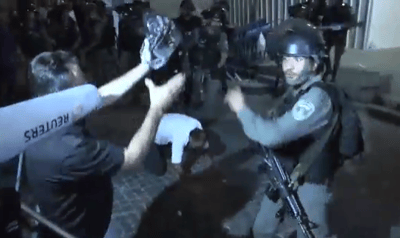 צפו: עימותים קשים בין כוחות הבטחון למתפרעים מוסלמים