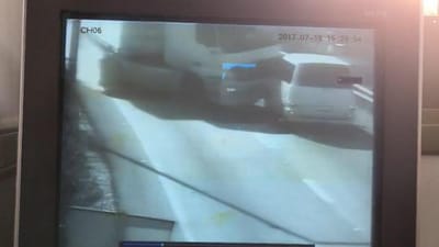 המשאית מועכת את הרכב והורגת 5 נוסעים