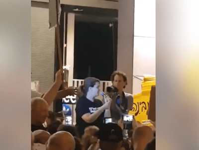 צפו: דפני ליף נאמה בהפגנה והותירה את השמאל בהלם