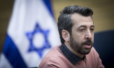 בגלל עמוד פייסבוק: ערוץ 10 תובע את גיא לרר?