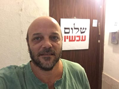 העיתונאי שהקים התנחלות מצטרף לשלום עכשיו