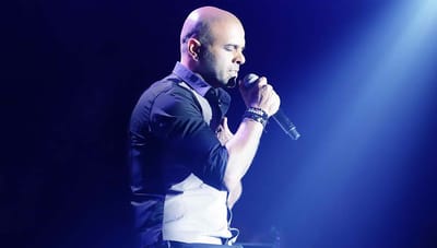 אייל גולן איבד הכרה באמצע הופעה בבריכת הסולטן