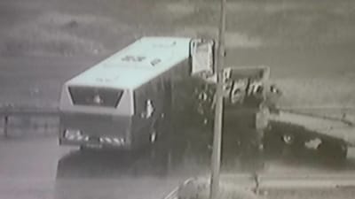 התנגשות האוטובוס ורכב הגרר