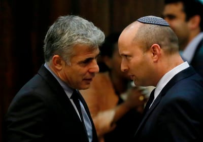 בנט תוקף את לפיד: מרצ בתחפושת כחול לבן