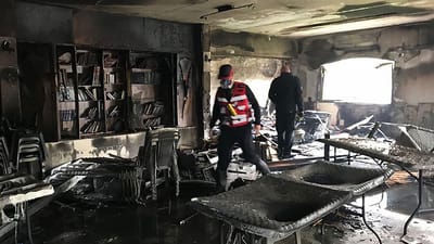בגלל תקלה במזגן: בית כנסת נשרף כליל