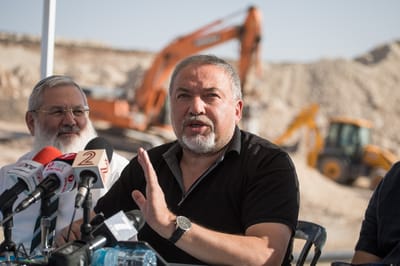 נבהל מהסקרים? ליברמן יאשר בנייה ביו"ש