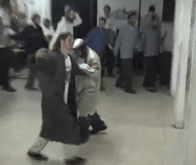 תיעוד מצמרר: שני הנרצחים בריקוד משותף. צפו