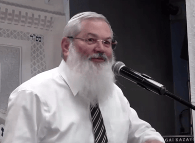 "אני דומה לרב קרוב חזותית אבל רחוק ממנו בתורה"