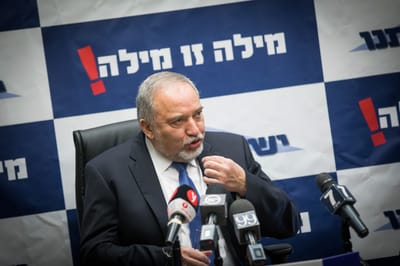 ליברמן מאבד סבלנות ותוקף את נתניהו: "תפסיקו לשקר"