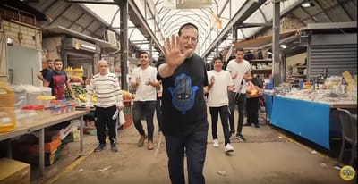 צפו: הזמר החסידי שהצליח להרים את מחנה יהודה