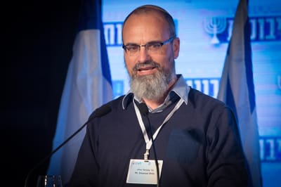 "דתי- ימני שמגיע לתקשורת נהיה פחות דתי ופחות ימני"