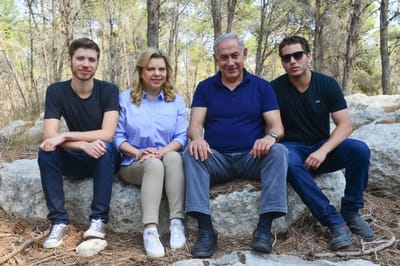 למה נתניהו מתעלם מבתו ומנכדיו החרדים?