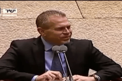 צפו: השאלה שהשר ארדן סירב לענות עליה