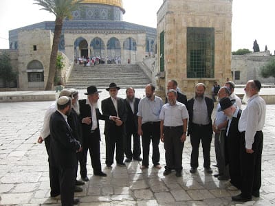 לקראת פורים: ארבעים רבנים עלו להר הבית. צפו