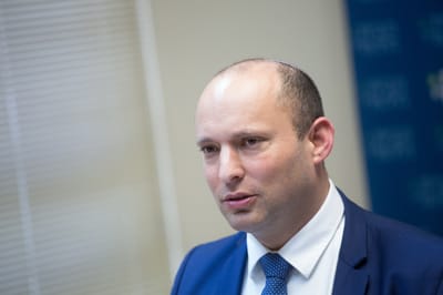 בנט: הדרך היחידה להוציא את המסתננים מהארץ