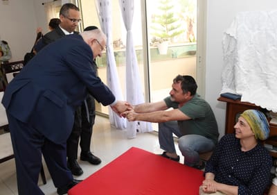 ריבלין ניחם את משפחת הלוחם: "התפללנו לנס"