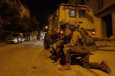 מאות פלסטינים יידו אבנים ובלוקים • חייל נפצע קל בשכם