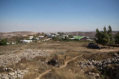 עם כל האהבה לארץ, אי אפשר שכל אחד יקים מאחז