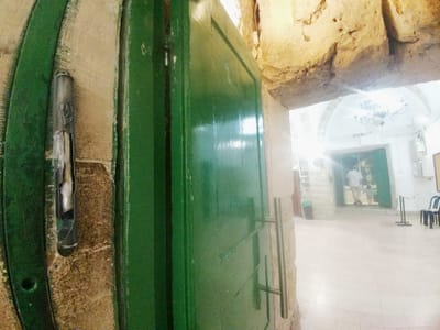 אחרי העיד אל פיטר, זה מה שגילו במערת המכפלה