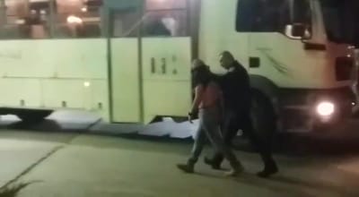החל הפינוי בתפוח מערב; עימותים במקום. צפו בתיעוד