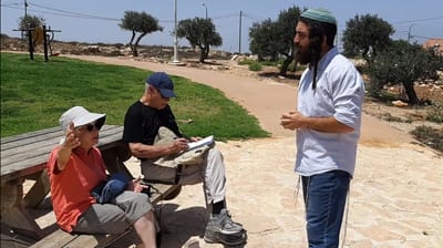 צפו:התרגיל של תושבי יצהר לאשת השמאל הקיצוני