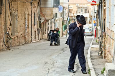 חסידות קרלין חושפת: הוראות לשימוש בסמארטפון