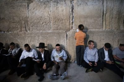 צפו: הלכות ט' באב שחל במוצאי שבת