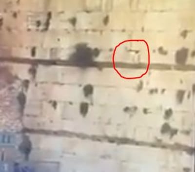 אבן מאבני הכותל המערבי נפלה. אין נפגעים. צפו
