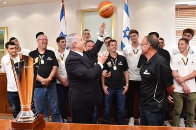 לאחר הזכייה: נבחרת העתודה הגיעה לבית רה"מ