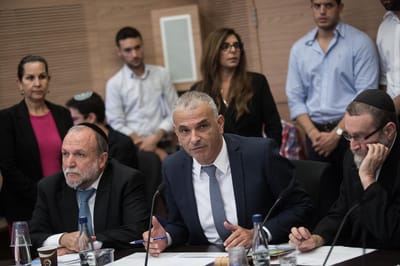 באופוזיציה לועגים לזיגזג: "בוקר טוב לשר כחלון"