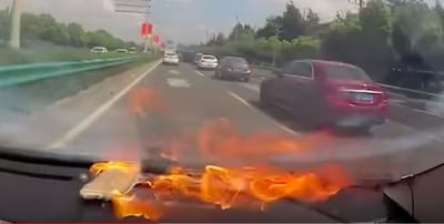 צפו: מכשיר האייפון התפוצץ בנסיעה, הנהגת נפצעה