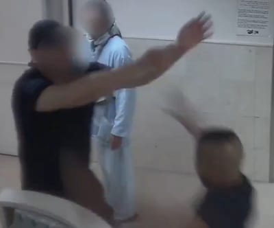 בגלל בקשה: מאבטח הותקף על ידי מאושפז. צפו