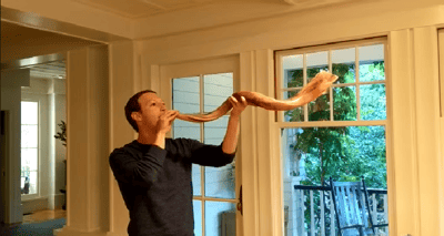 צפו: מארק צוקרברג תקע בשופר וחטף מהרשת