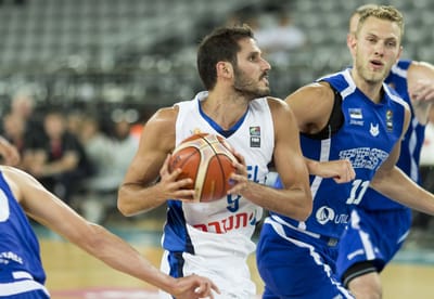 כבוד: עומרי כספי קיבל טבעת אליפות ב-NBA