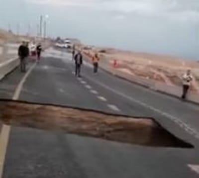 תיעוד: רגע קריסת כביש 90. צפו