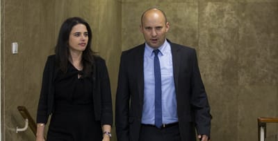 זה לא בנט זה אתם- פרשנות