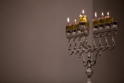 פניה למלונות:  הסדירו מקום להדלקת נרות חנוכה כהלכה