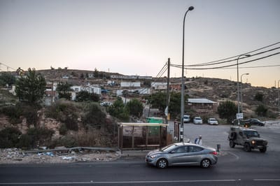 רכב הוצת וכתובות רוססו בכפר פלסטיני באזור בנימין