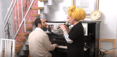 כמו בימים הטובים: אהרן וריקה רזאל בדואט• צפו