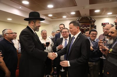 הרב הראשי קבע את מזוזת הכנסת הראשונה