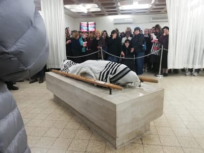רפאל הולצברג הובא למנוחות: "רודף חסד, בעל חיוך רחב"