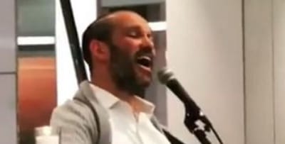 לאחר לידת בנו: יונתן רזאל הכין הפתעה למיילדות •צפו