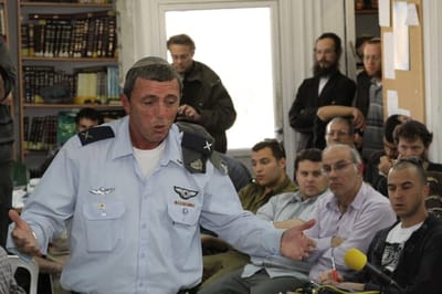 הרב רפי פרץ עוד יגלה שהכנסת אינה בית כנסת