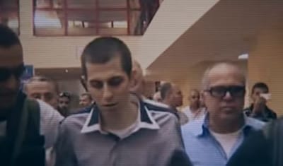 הדרמה במטוס • צפו:מאחורי הקלעים של עסקת שליט