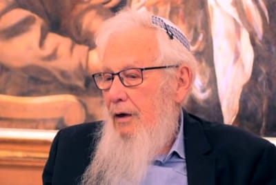 הפרופ' הסרוג מגלה לאיזו מפלגה הוא יצביע ולמה. צפו