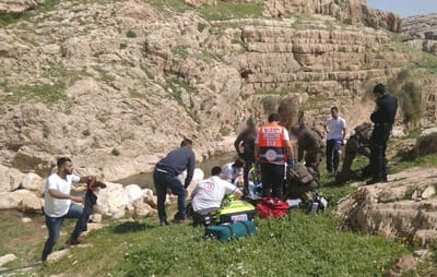ילד בן 12 טבע בנחל פרת; פונה במסוק לאחר החייאה