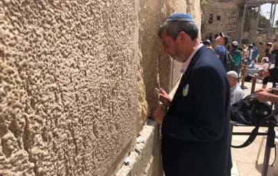 הרב רפי פרץ בכותל: "יום מרגש מאד עבורי" • צפו