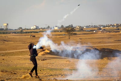 פיגוע דקירה בצומת תפוח, רקטה שוגרה מעזה