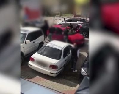 כתב אישום: תקפו עם אלה נהג ש"הסתכל עליהם"- צפו: